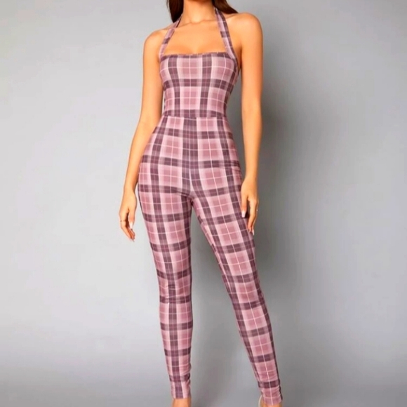 This comfy polyester jumpsuit is perfect for a casual day. - Picture 1 of 3